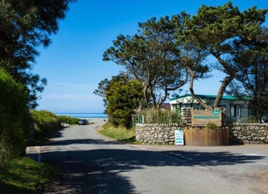 92 Barmouth Bay Holiday Park Campground/ 
RV Resort in Wales