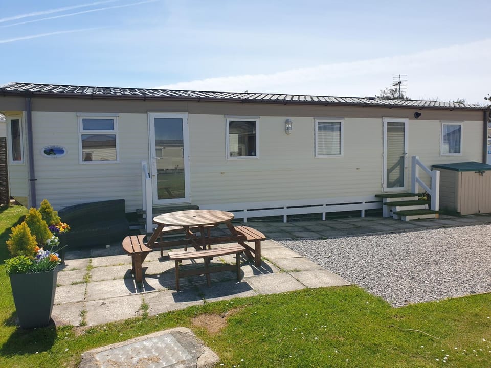 92 Barmouth Bay Holiday Park Campground/ 
RV Resort in Wales