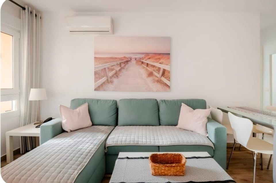 Bed, Seating area