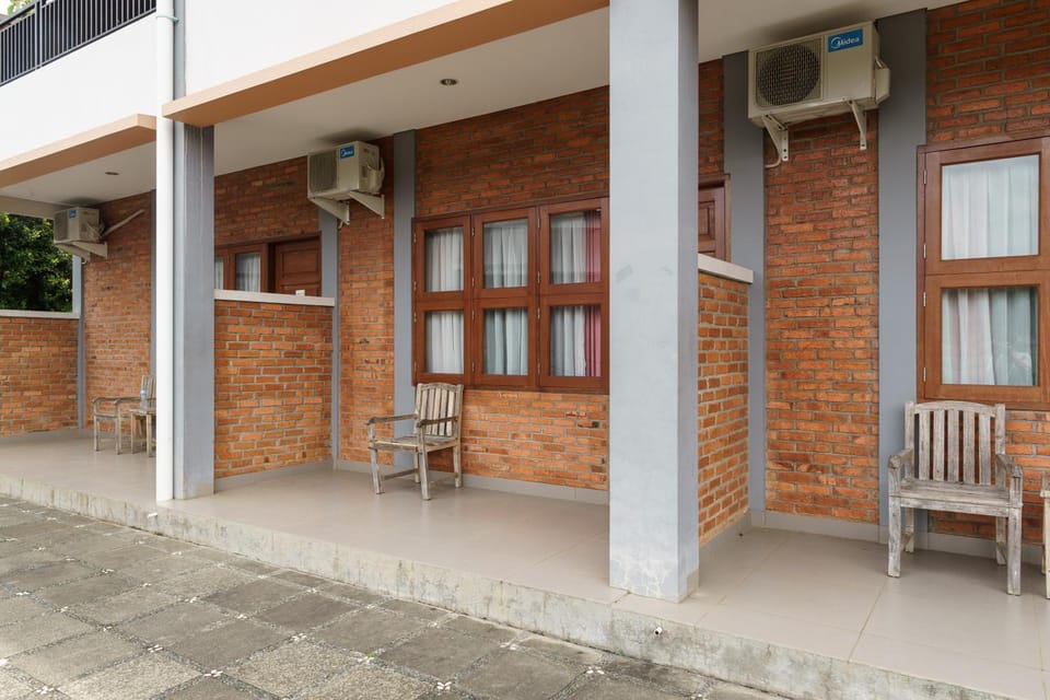 RedDoorz Plus at Hotel Negeri Baru Lodaya Puncak Hotel in West Java
