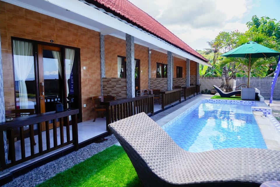 Pool view, Swimming pool, sunbed