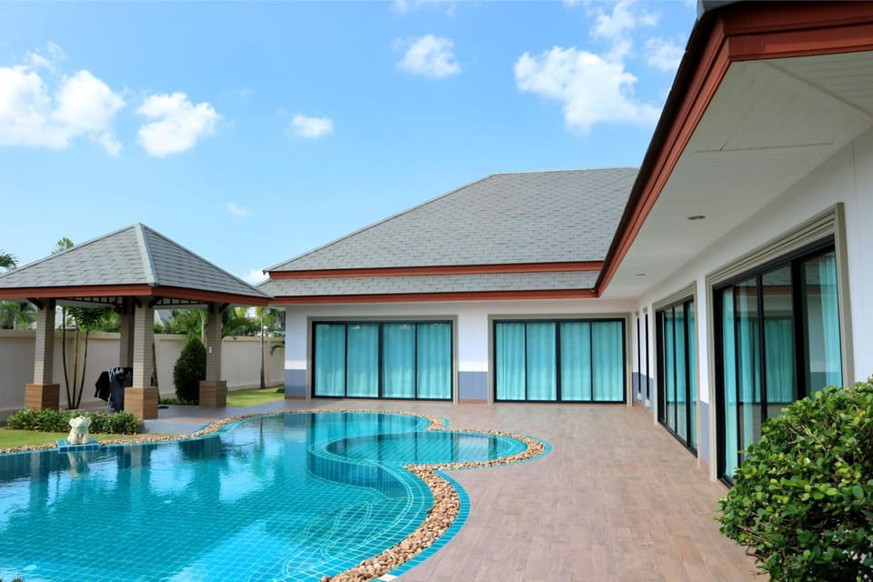 Property building, Day, Pool view, Swimming pool