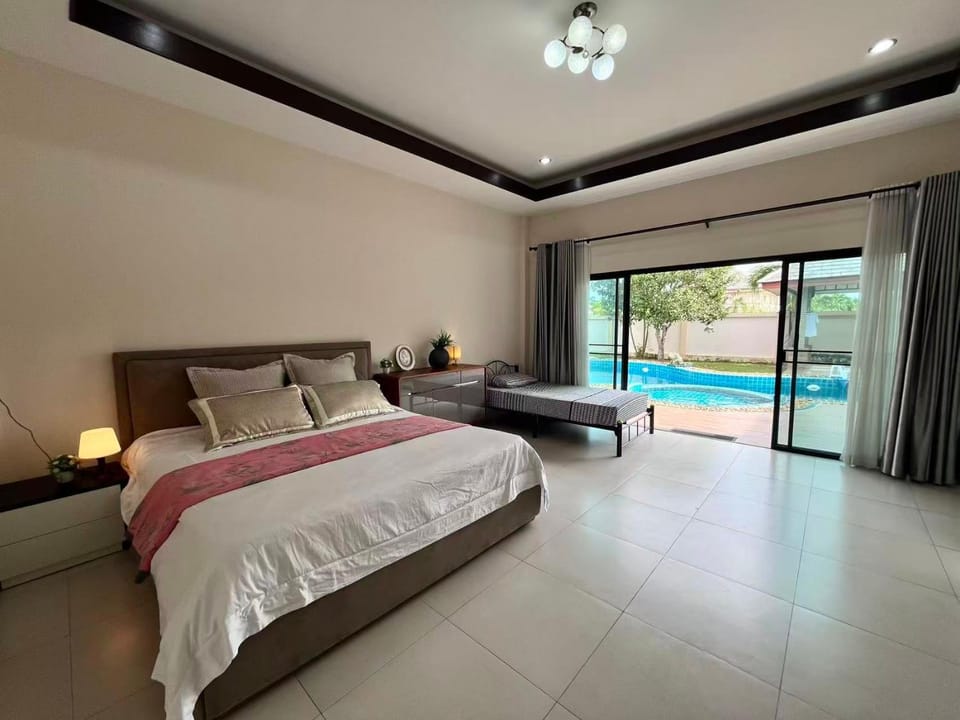 Bed, Photo of the whole room, Bedroom, Swimming pool