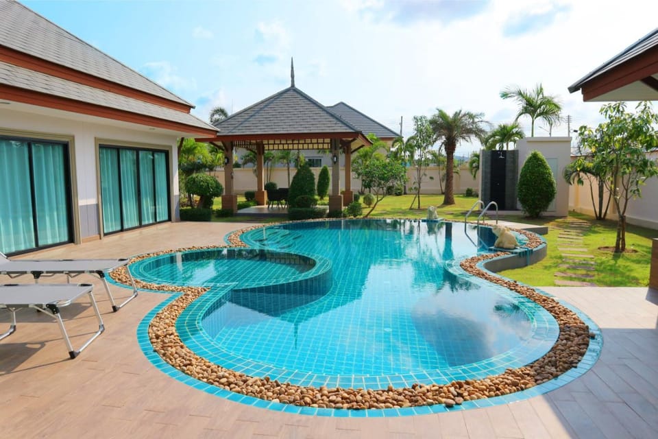 Property building, Day, Garden, Garden view, Pool view, Swimming pool