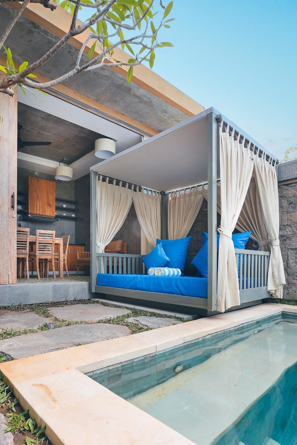 Patio, Day, Seating area, Swimming pool