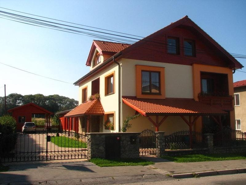 Facade/entrance