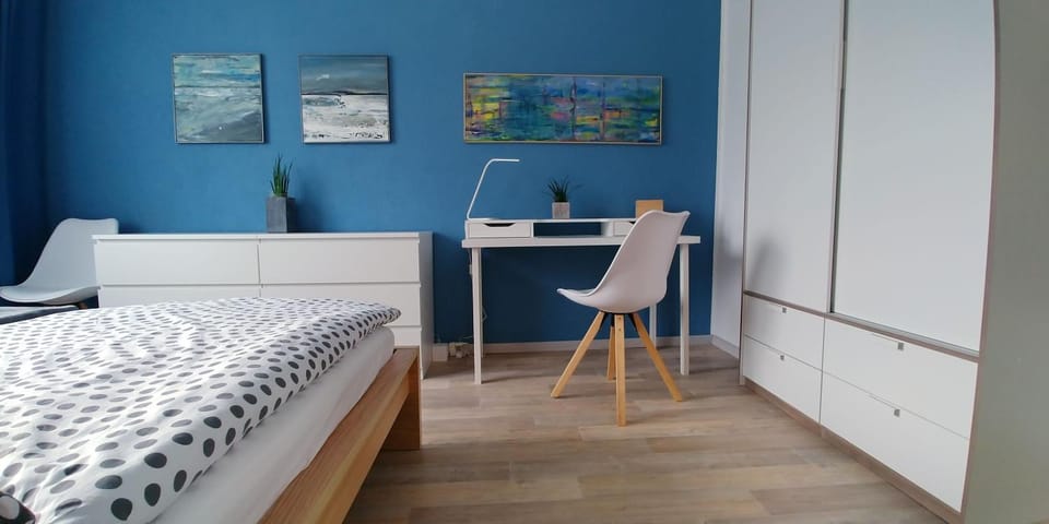 Photo of the whole room, Bedroom