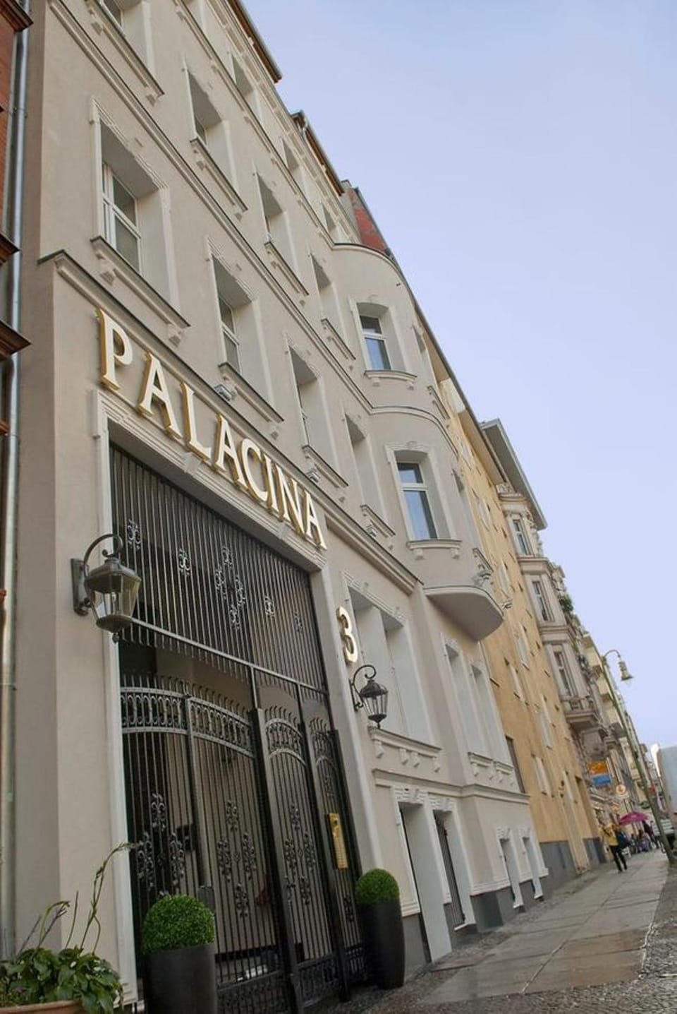 Facade/entrance