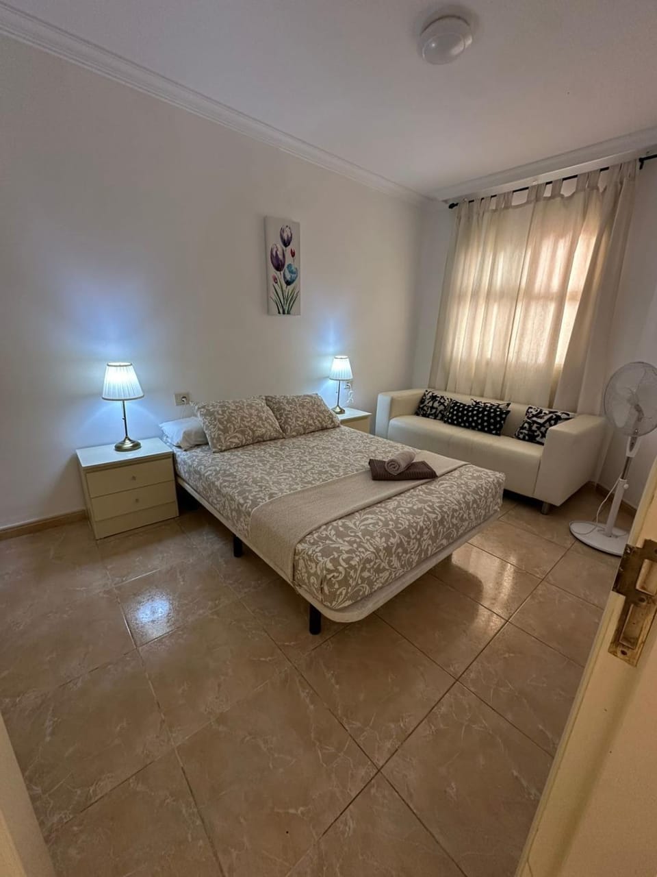 Photo of the whole room, Bedroom