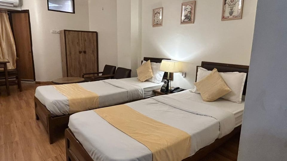 Bed, Photo of the whole room, Bedroom, air conditioner