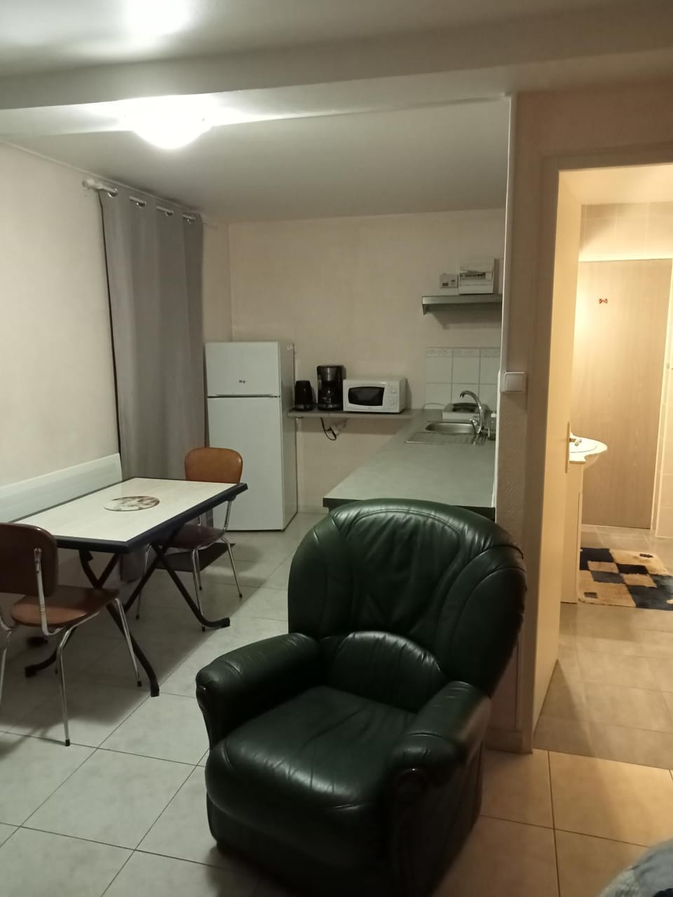 Hôtel de la gare Studios Du Breuil Hotel in Centre-Val de Loire