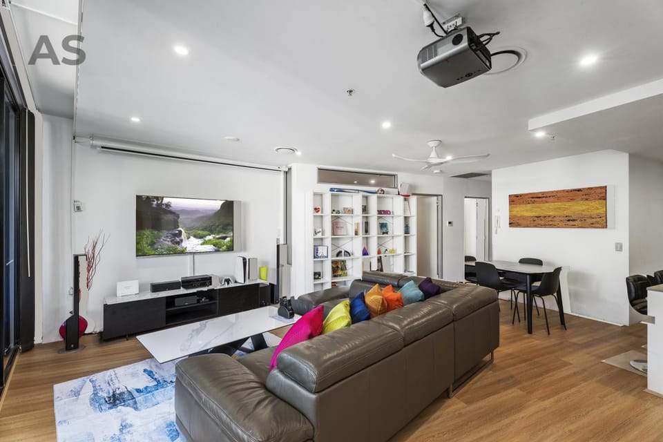 Communal lounge/ TV room, TV and multimedia, Living room