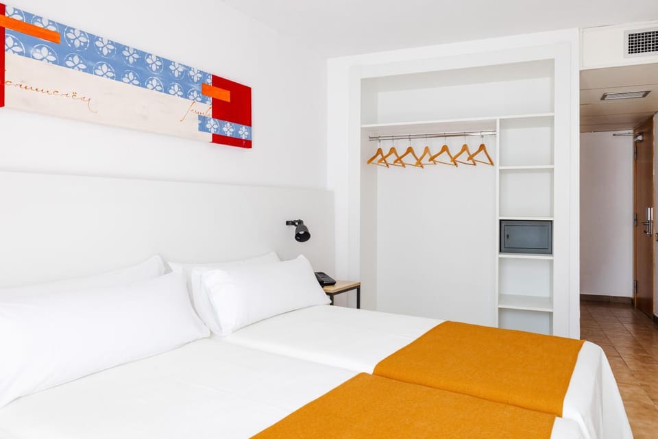 Bed, Bedroom, wardrobe, air conditioner