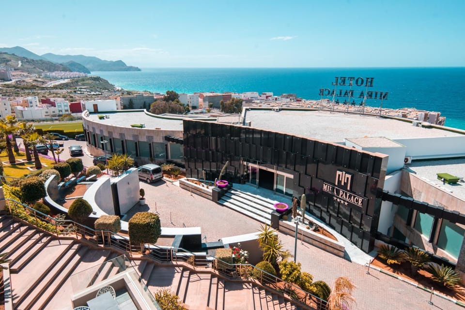 Property building, Nearby landmark, Natural landscape, Bird's eye view, City view, Mountain view, Street view, Location