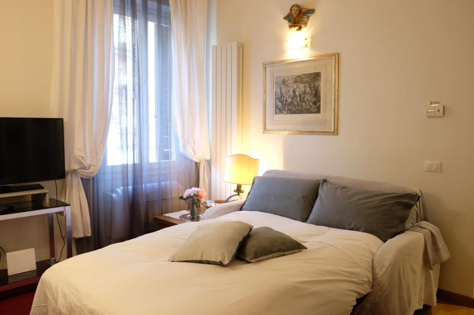Bed, Living room