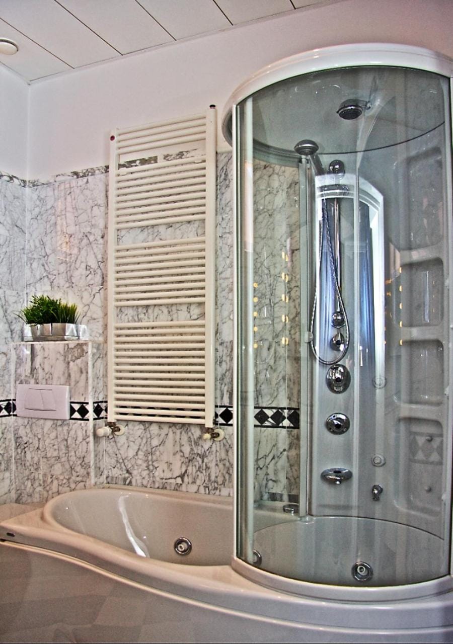 Bathroom, Spa and wellness centre/facilities