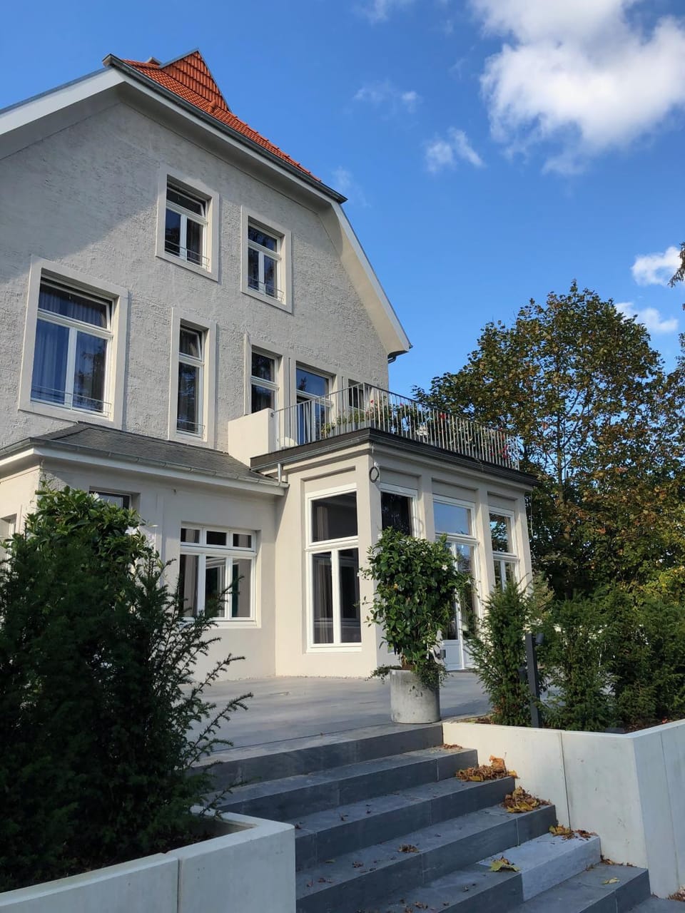 Property building, Garden, Balcony/Terrace