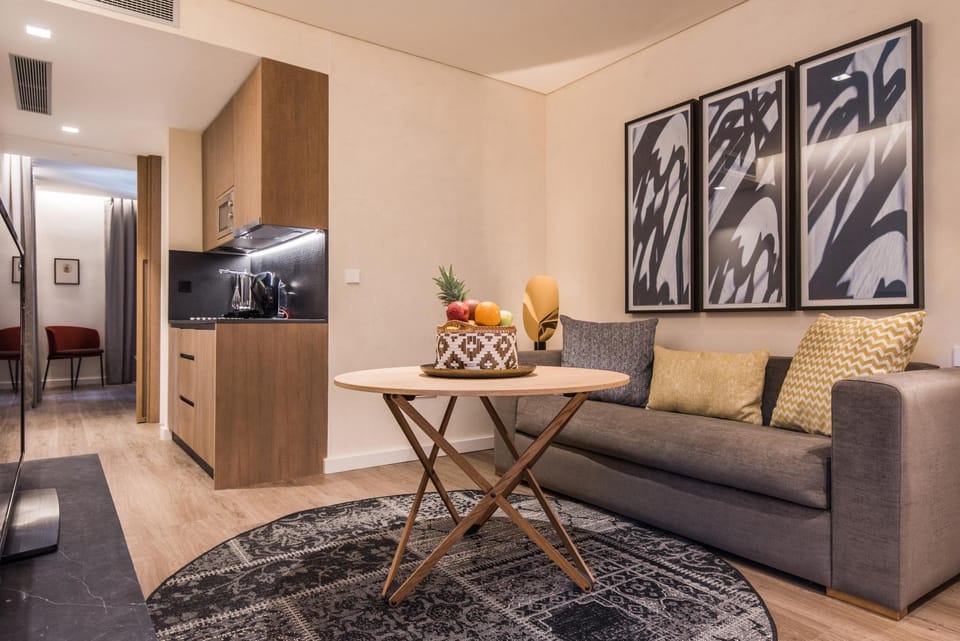Kitchen or kitchenette, Living room, Seating area, Dining area