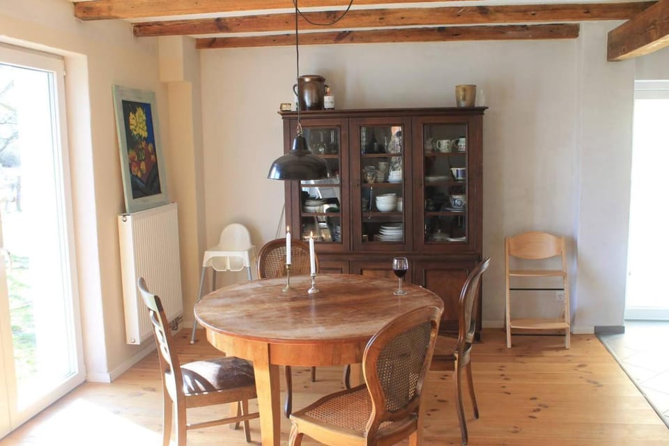 Photo of the whole room, Dining area