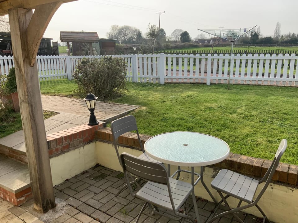 fairfeilds cottage Frog Trotters Bottom Apartment in Cotswold District