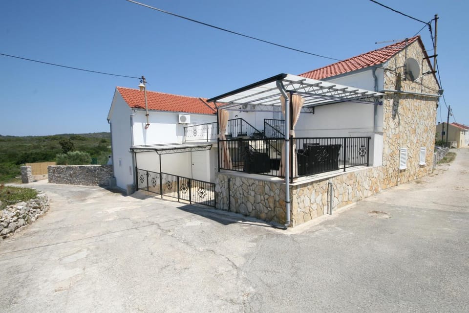 House Sakarun House in Zadar County