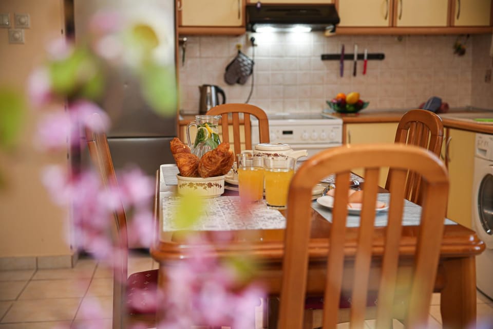 Kitchen or kitchenette, Decorative detail