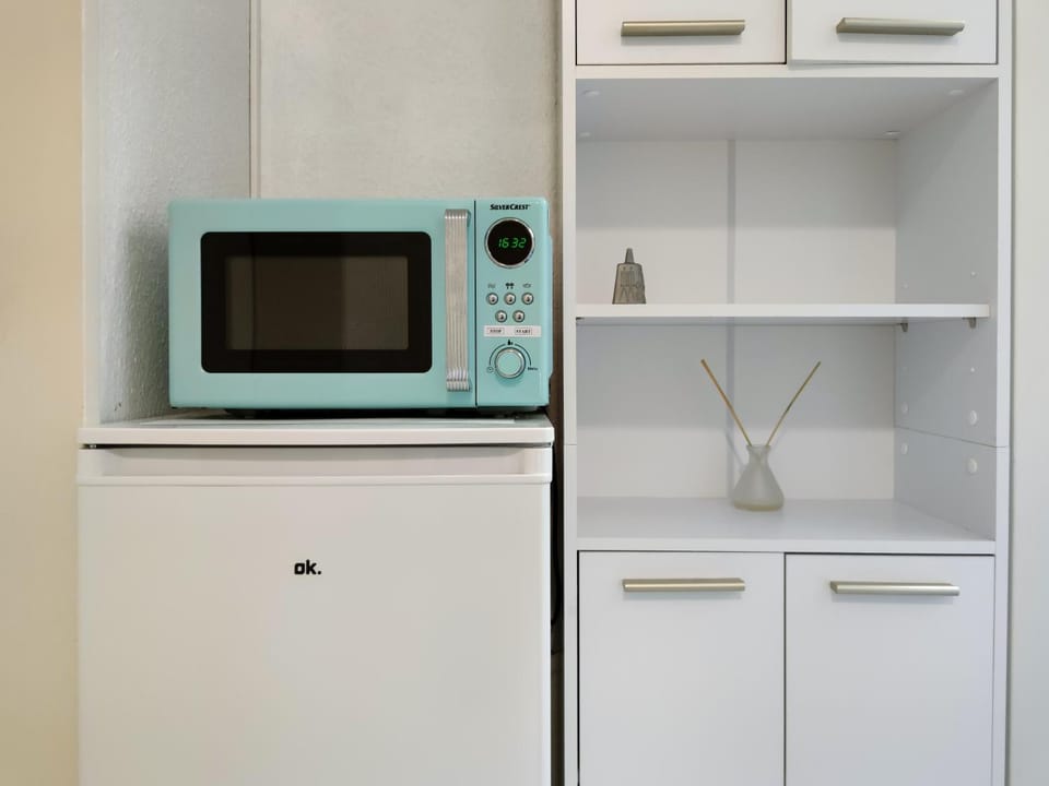 Kitchen or kitchenette, Communal kitchen, minibar
