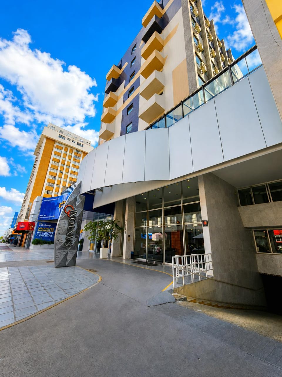 Facade/entrance