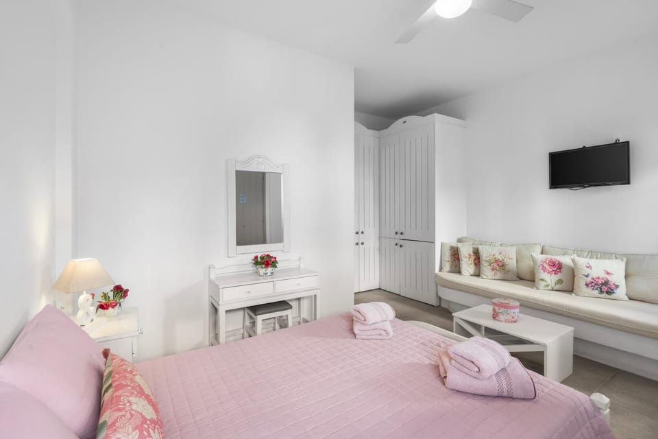 Kitchen or kitchenette, Bedroom