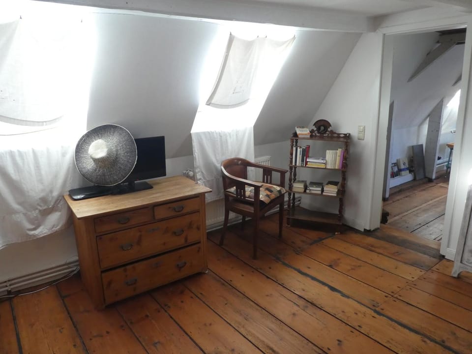 Library, TV and multimedia, Decorative detail, Seating area