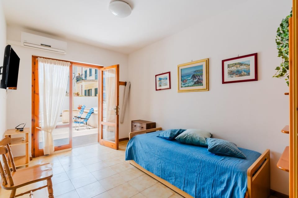 Property building, Living room, Bedroom