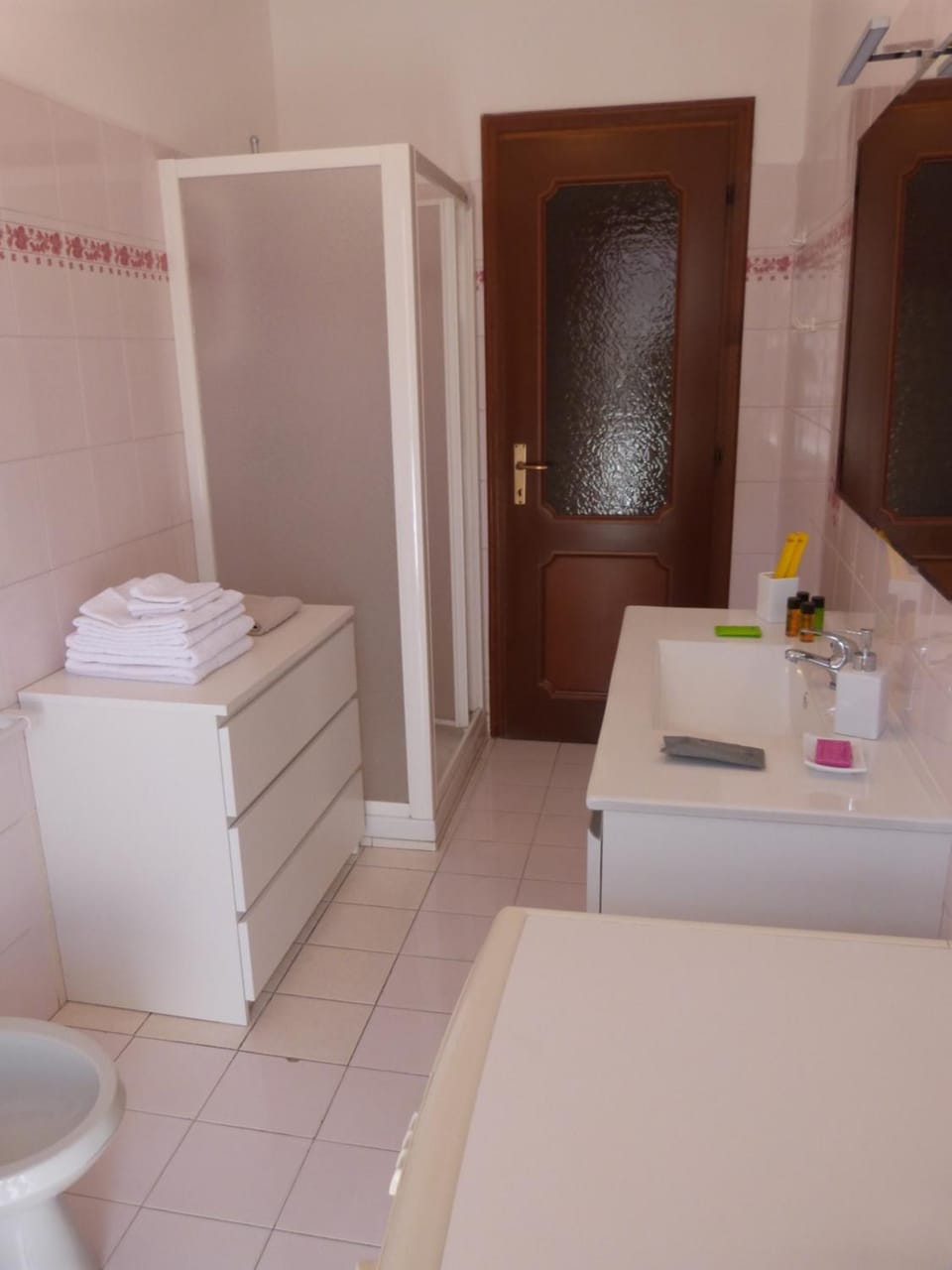 Shower, Bathroom, Area and facilities