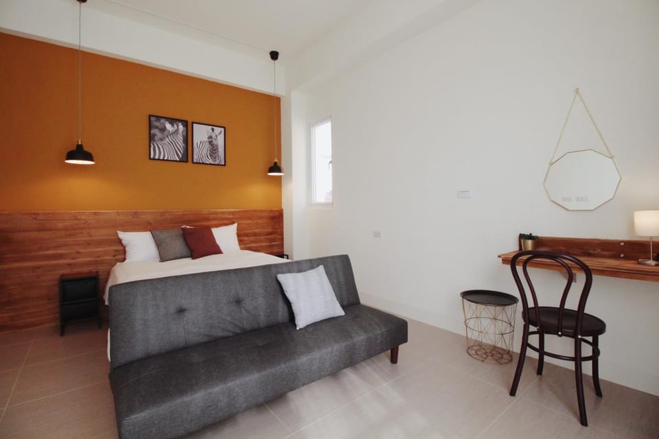 Bed, Living room, Photo of the whole room, Bedroom, hair dresser