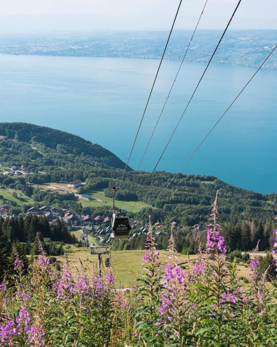 Nearby landmark, Natural landscape, Mountain view