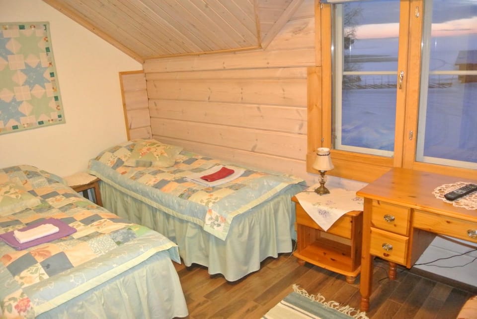 Guest House Haapaniemen Hirsikartano Bed and Breakfast in Finland