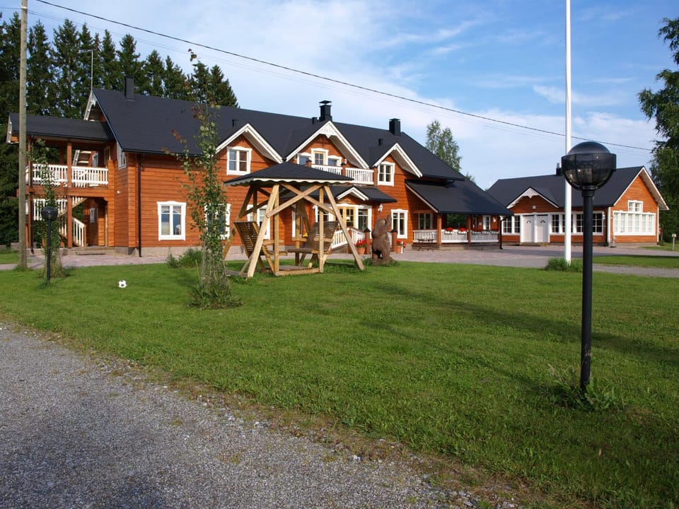 Guest House Haapaniemen Hirsikartano Bed and Breakfast in Finland