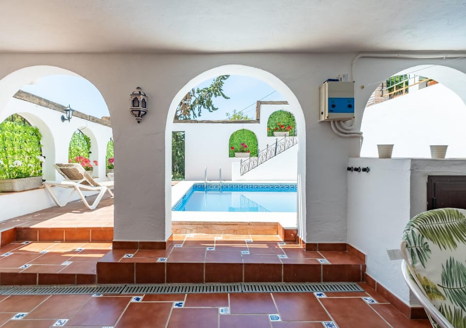 Pool view, Swimming pool, sunbed