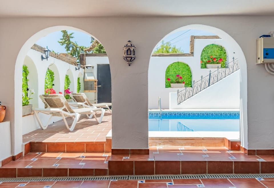 Patio, View (from property/room), Swimming pool, sunbed