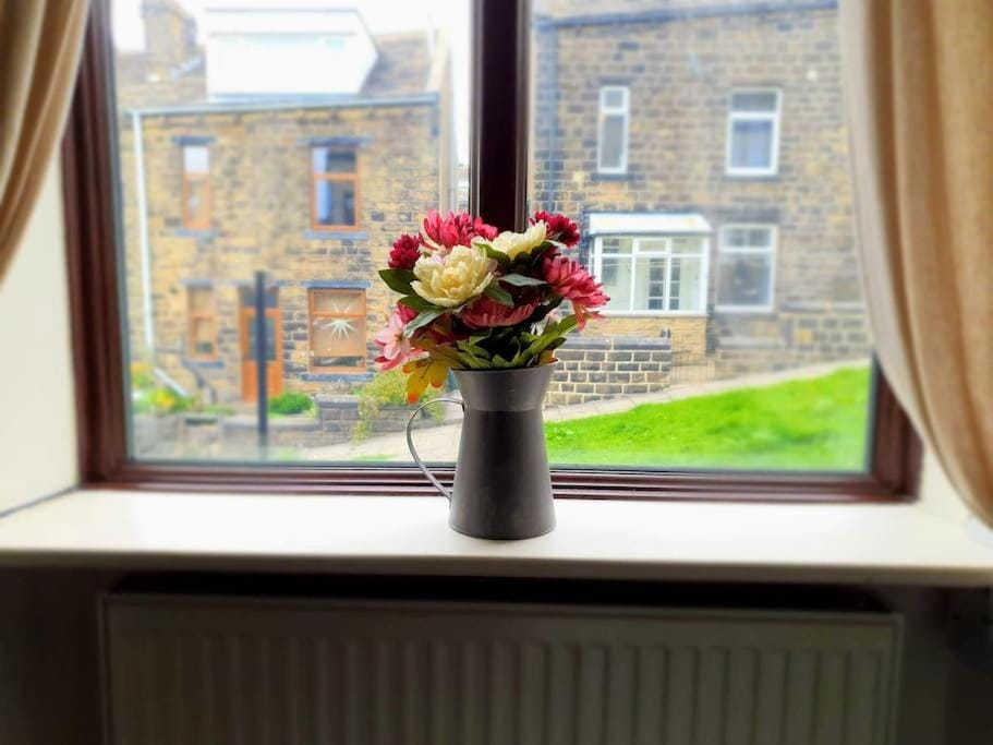 Bronte Railway Cottage at Haworth Apartment in England