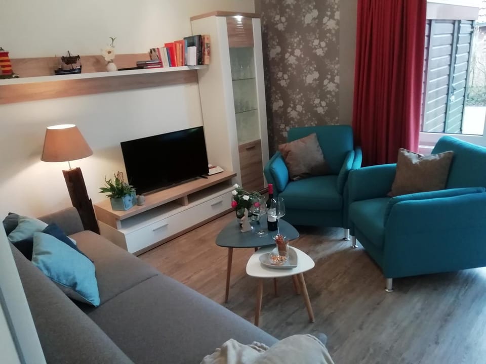 Communal lounge/ TV room, TV and multimedia, Living room, Seating area, Evening entertainment