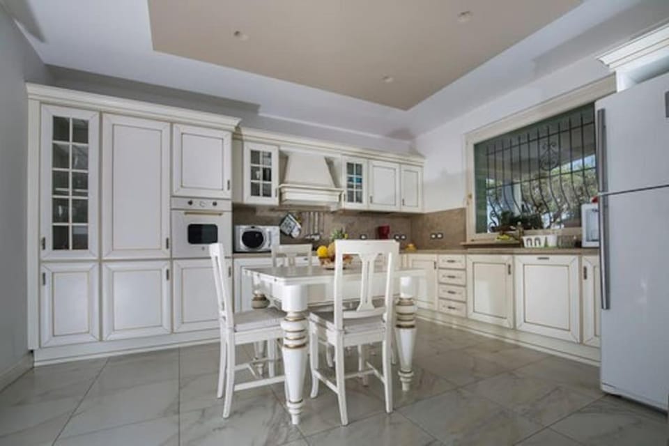 Villa MERAVIGLIA, heated pool, 16 km from the sea Villa in Marche