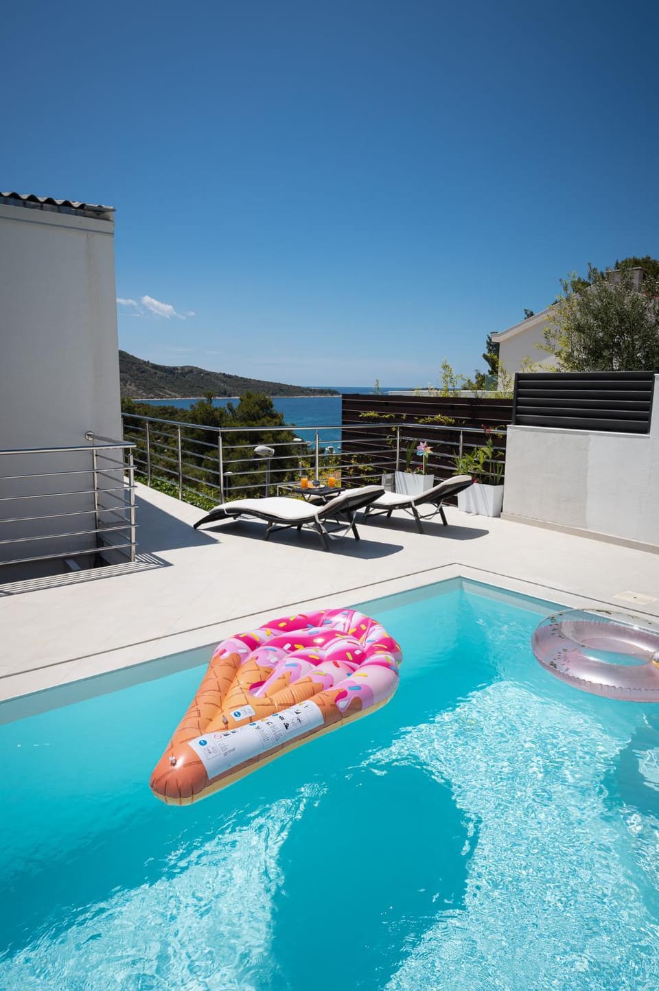 Pool view, Sea view, Swimming pool, sunbed