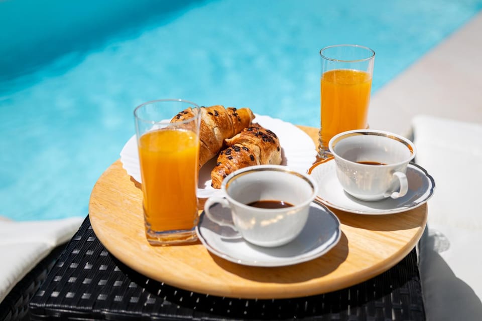 Swimming pool, sunbed