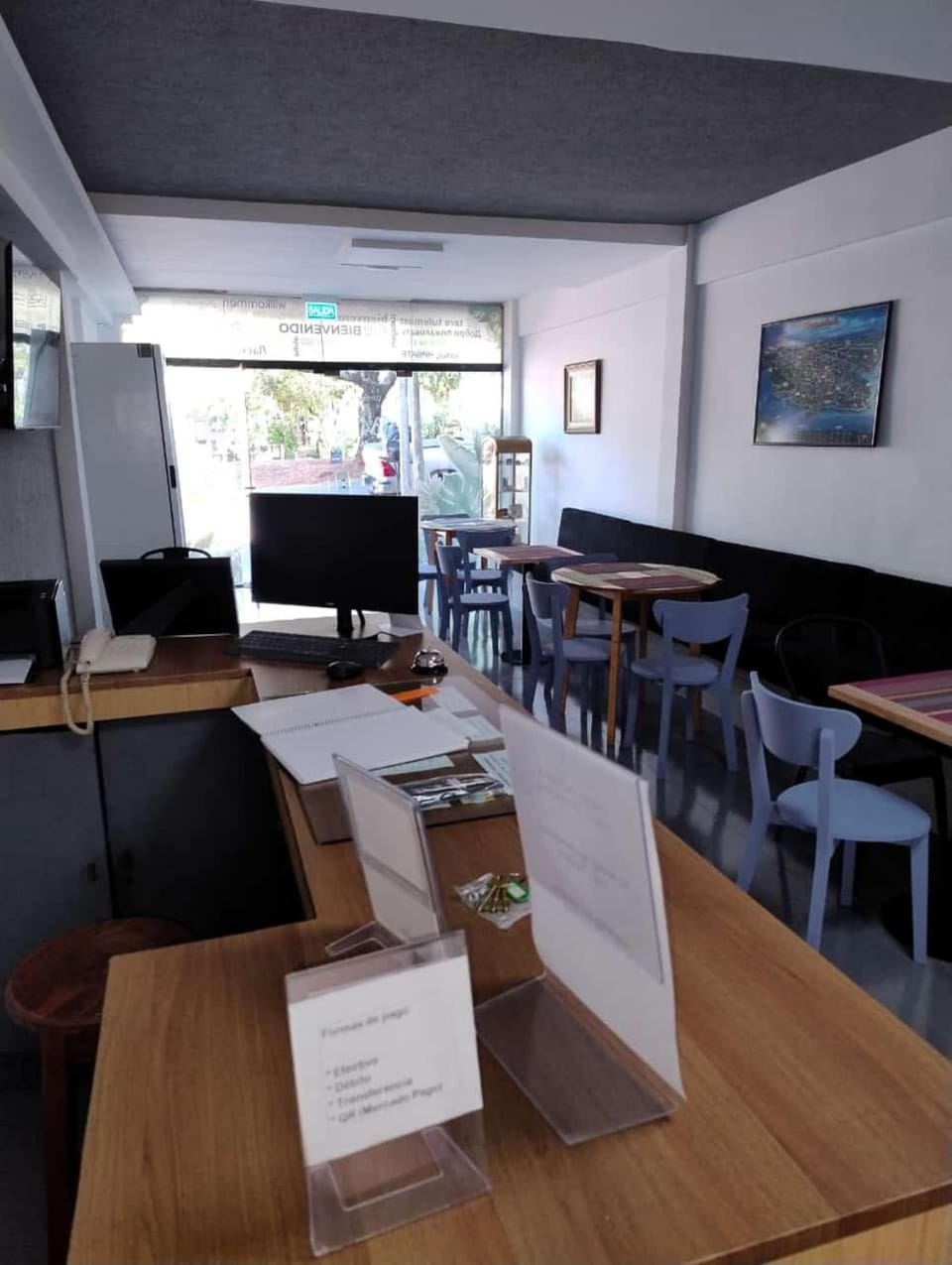 Communal lounge/ TV room, Lobby or reception