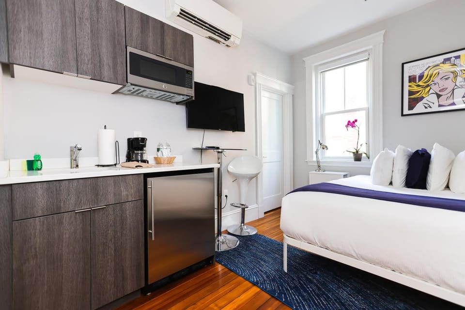 A Stylish Stay w/ a Queen Bed, Heated Floors.. #26 Apartment in Brookline