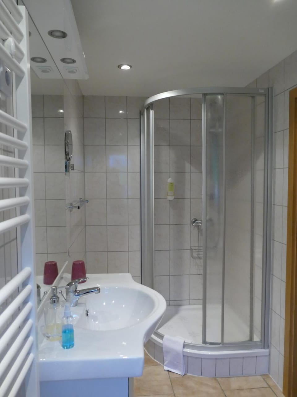 Bathroom, Photo of the whole room