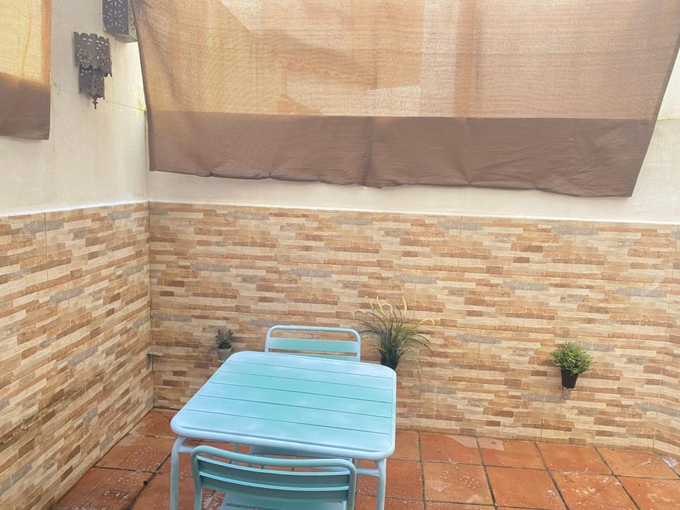 Apto con patio y barbacoa BBQ H de la Reina Apartment in Cordoba
