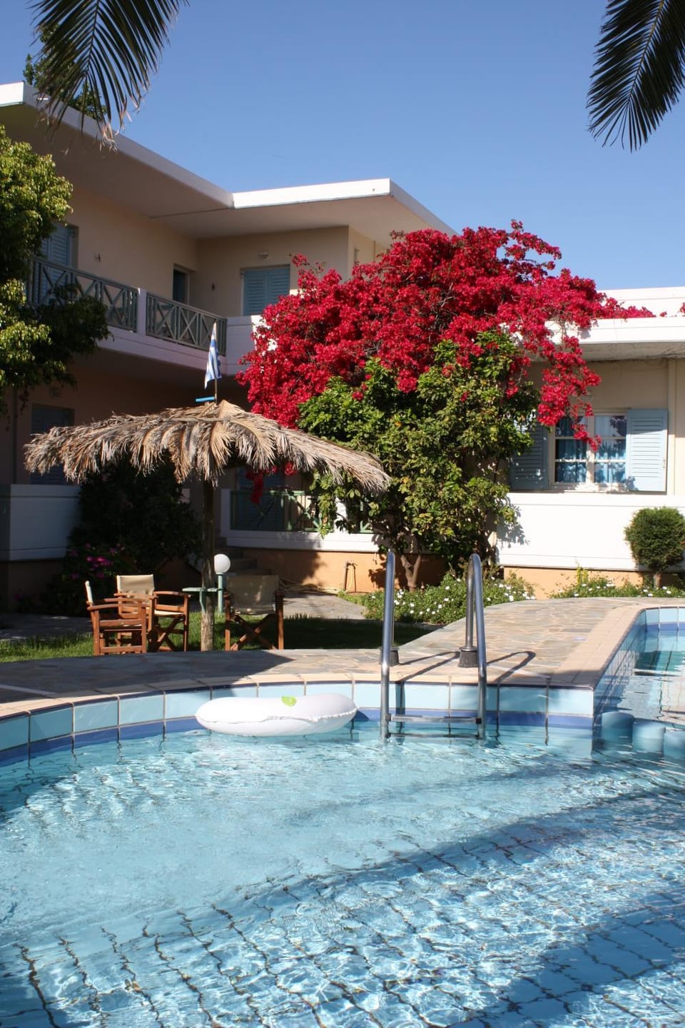 Property building, Day, Swimming pool