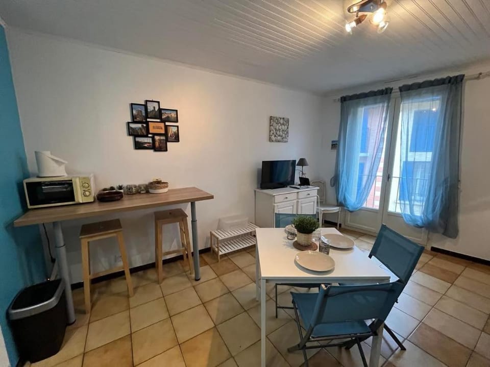 TV and multimedia, Dining area, hair dresser, minibar, kitchen