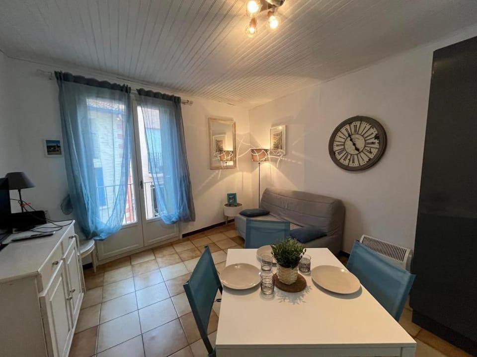 TV and multimedia, Living room, Dining area